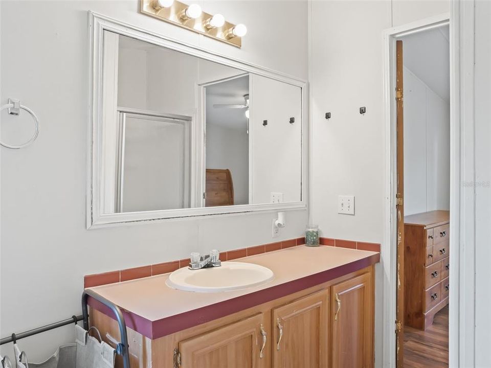 На продажу: $325,000 (2 спален, 2 ванн, 1008 Квадратных фут)