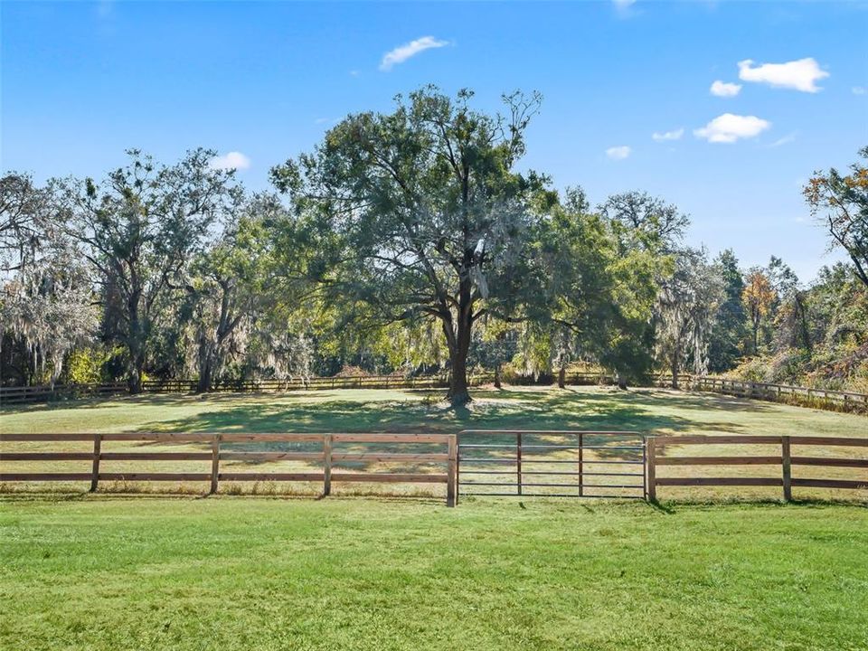 На продажу: $325,000 (2 спален, 2 ванн, 1008 Квадратных фут)