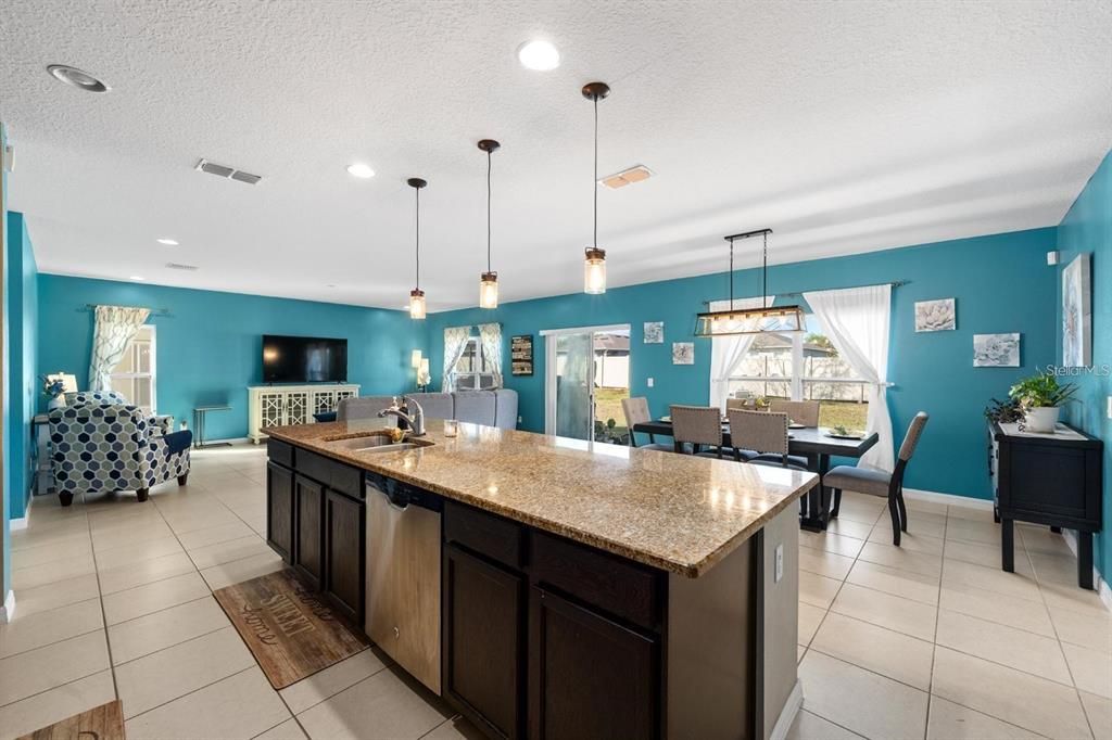 待售: $415,000 (5 贝兹, 3 浴室, 2632 平方英尺)