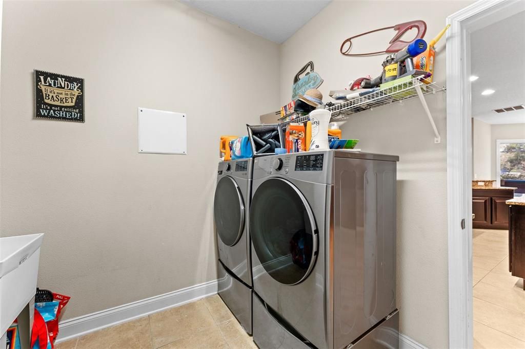 На продажу: $1,000,000 (4 спален, 4 ванн, 3957 Квадратных фут)