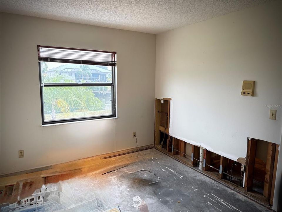 For Sale: $430,000 (3 beds, 2 baths, 1611 Square Feet)