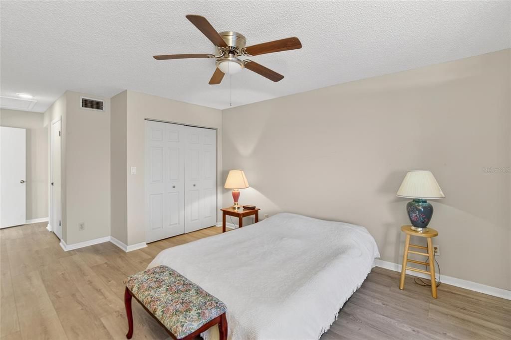 待售: $350,000 (2 贝兹, 2 浴室, 1095 平方英尺)