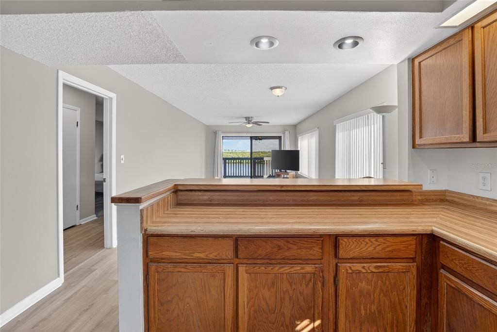 待售: $350,000 (2 贝兹, 2 浴室, 1095 平方英尺)