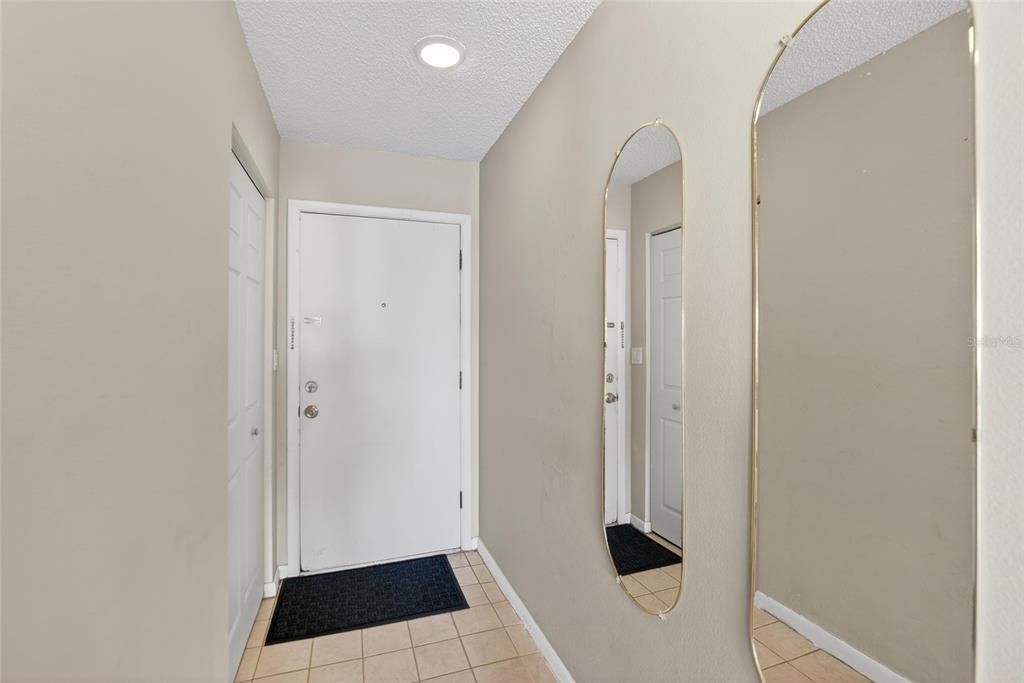 待售: $350,000 (2 贝兹, 2 浴室, 1095 平方英尺)