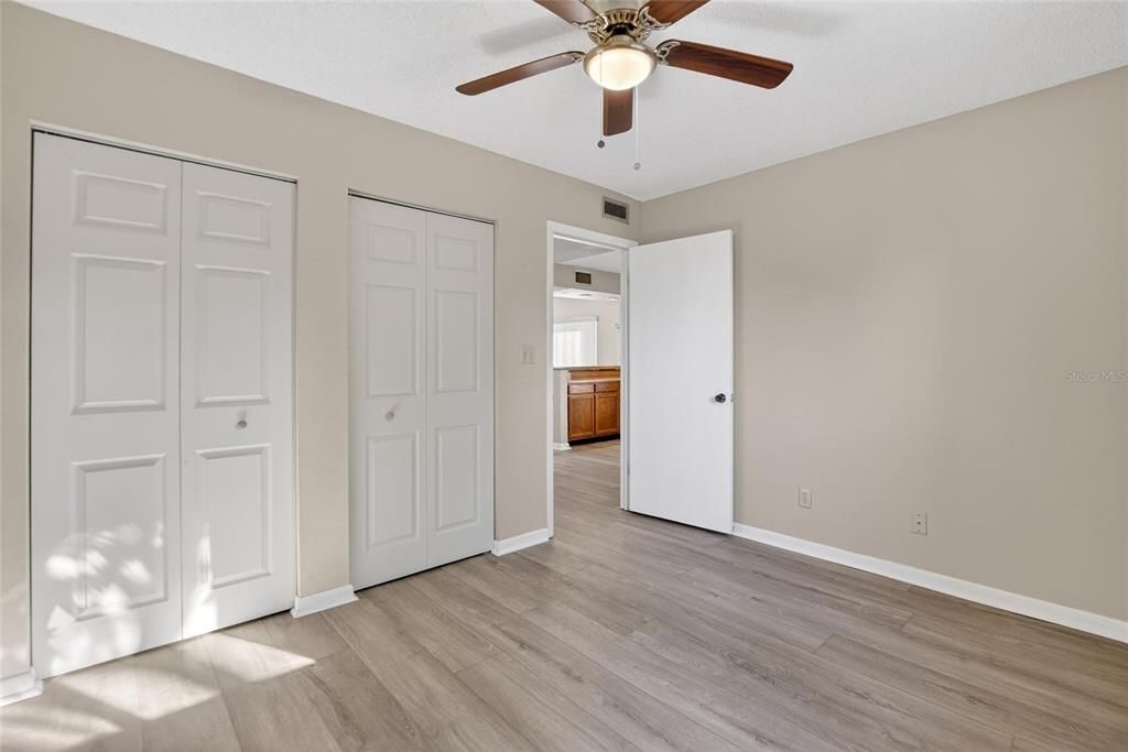 待售: $350,000 (2 贝兹, 2 浴室, 1095 平方英尺)