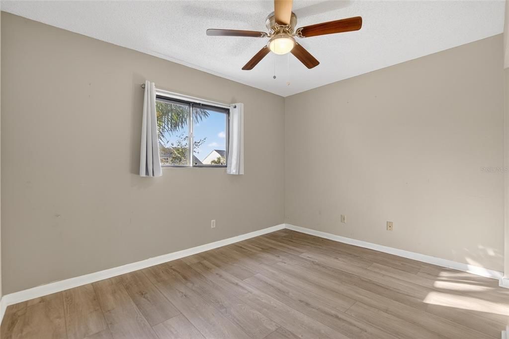 待售: $350,000 (2 贝兹, 2 浴室, 1095 平方英尺)