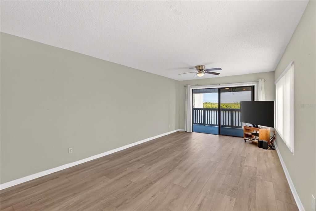 待售: $350,000 (2 贝兹, 2 浴室, 1095 平方英尺)