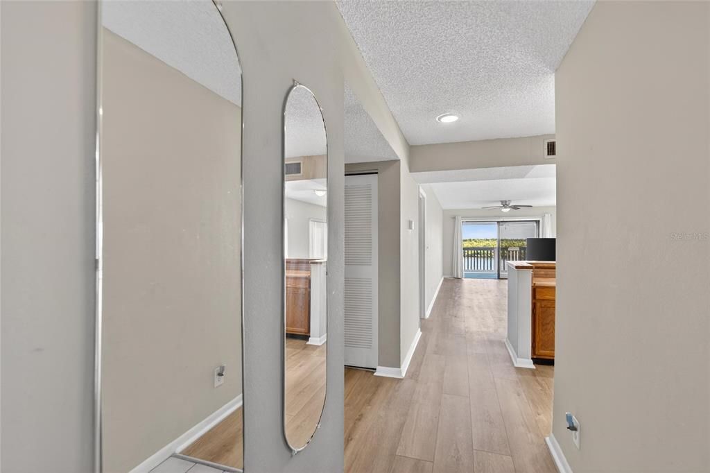 待售: $350,000 (2 贝兹, 2 浴室, 1095 平方英尺)