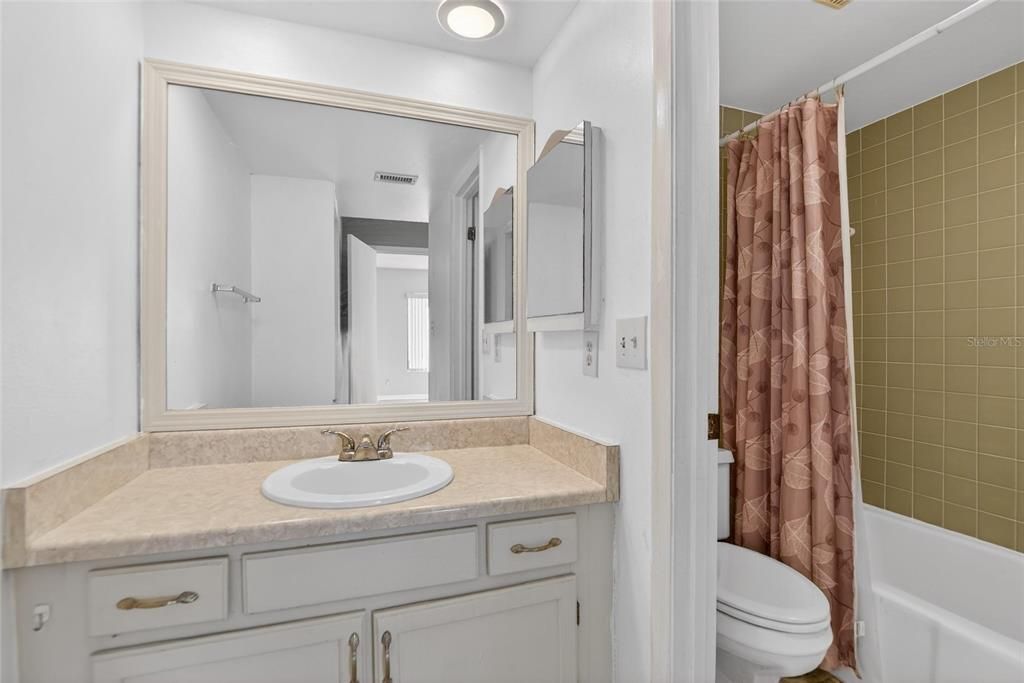 待售: $350,000 (2 贝兹, 2 浴室, 1095 平方英尺)