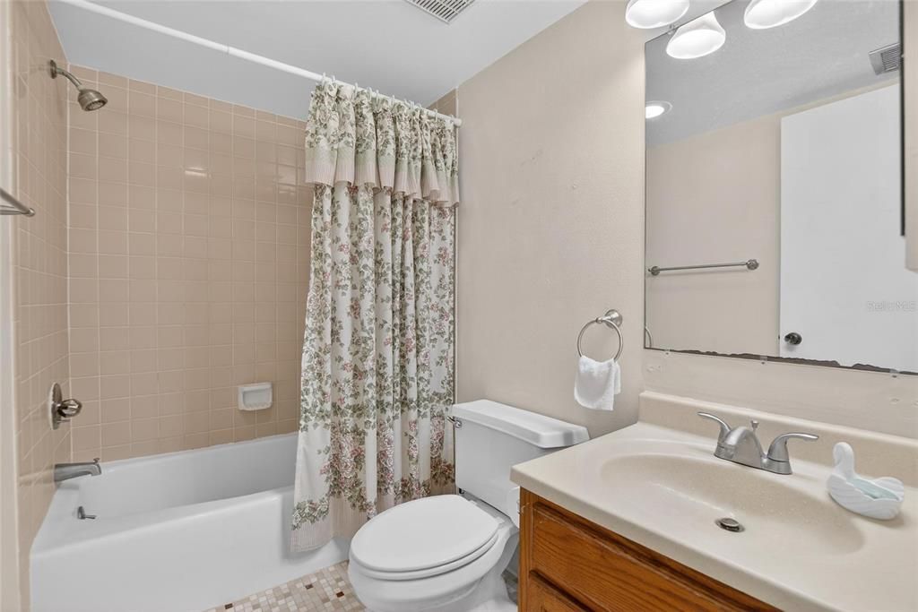 待售: $350,000 (2 贝兹, 2 浴室, 1095 平方英尺)