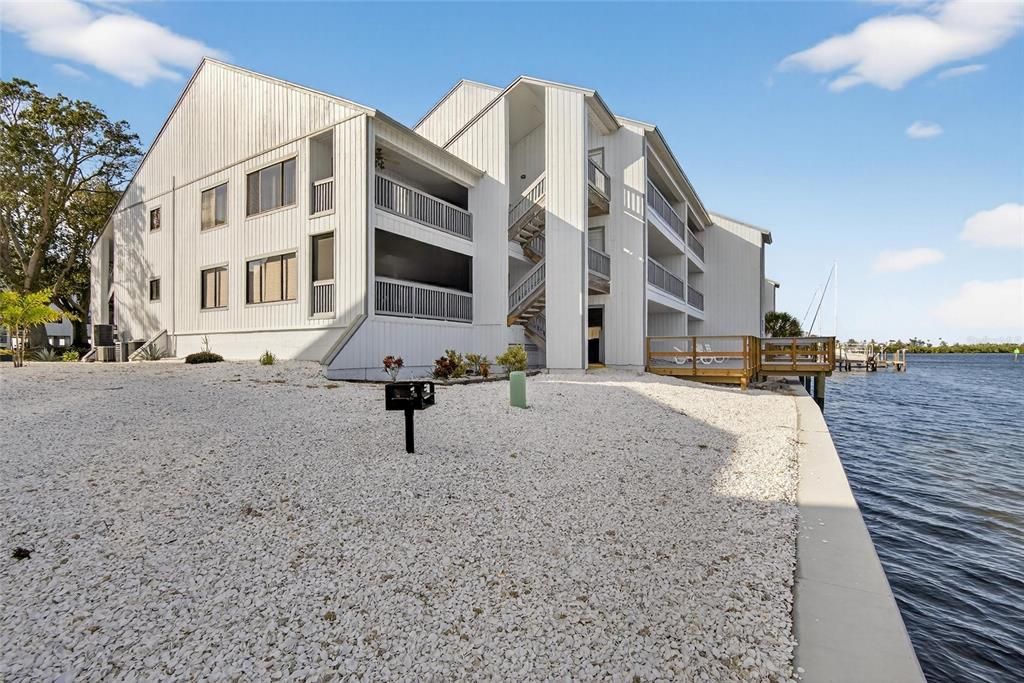 待售: $350,000 (2 贝兹, 2 浴室, 1095 平方英尺)