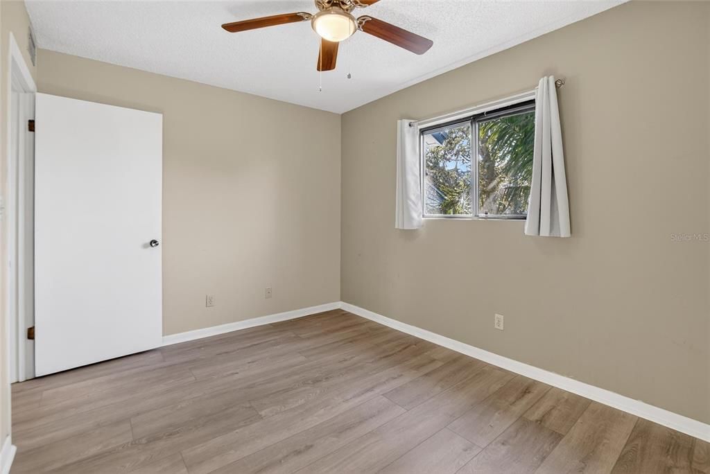 待售: $350,000 (2 贝兹, 2 浴室, 1095 平方英尺)