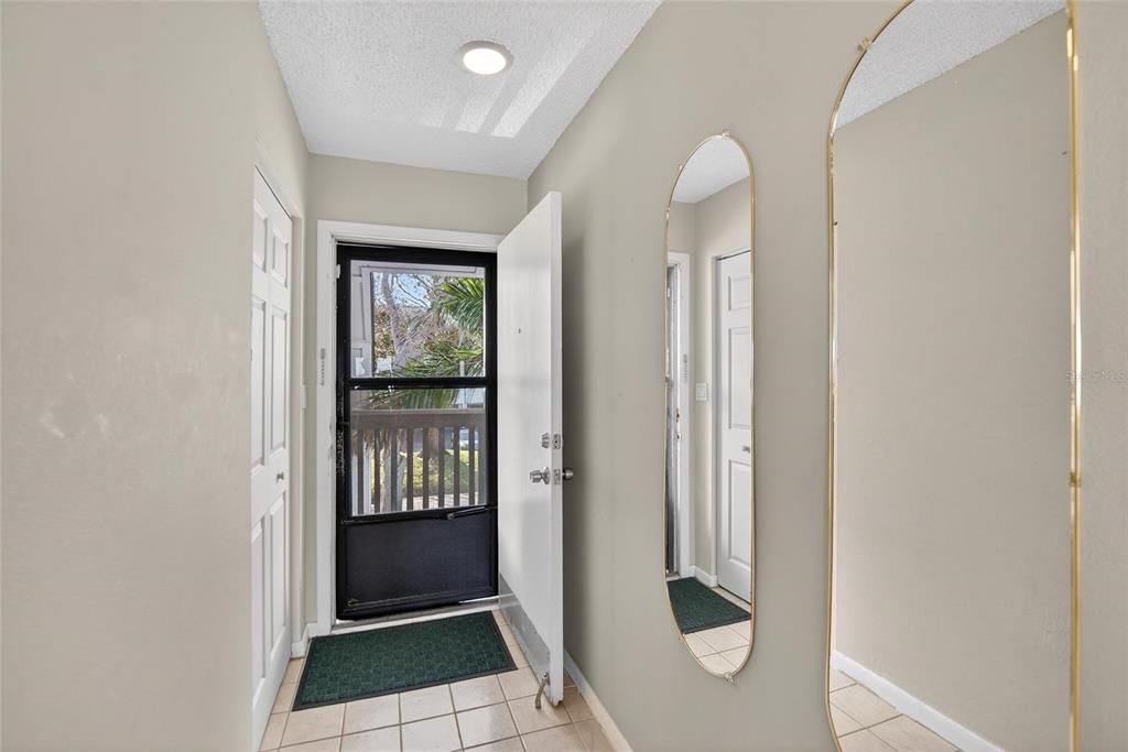 待售: $350,000 (2 贝兹, 2 浴室, 1095 平方英尺)