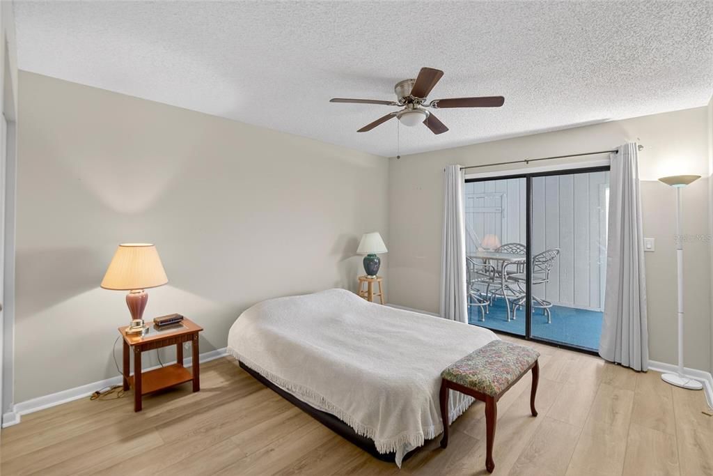 待售: $350,000 (2 贝兹, 2 浴室, 1095 平方英尺)