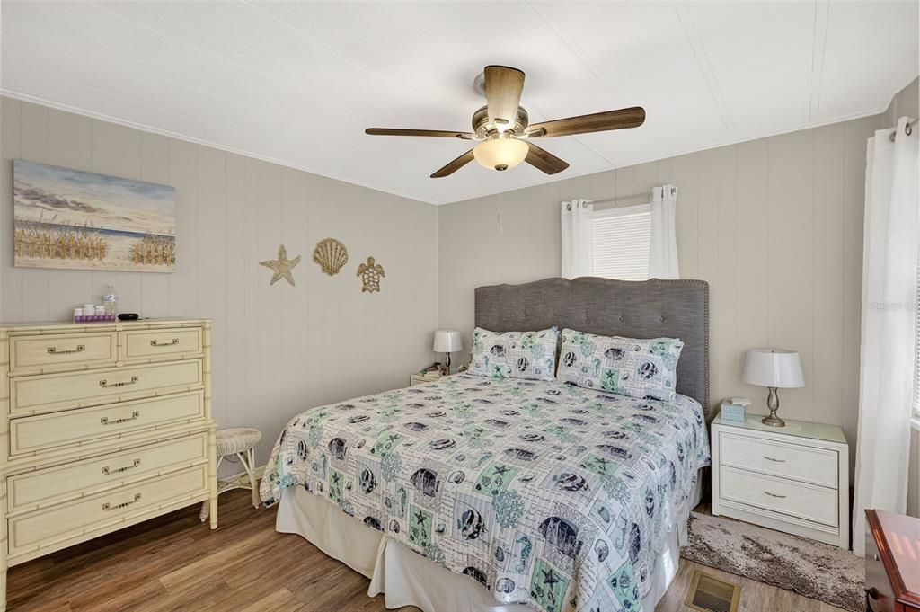 待售: $155,000 (2 贝兹, 2 浴室, 864 平方英尺)