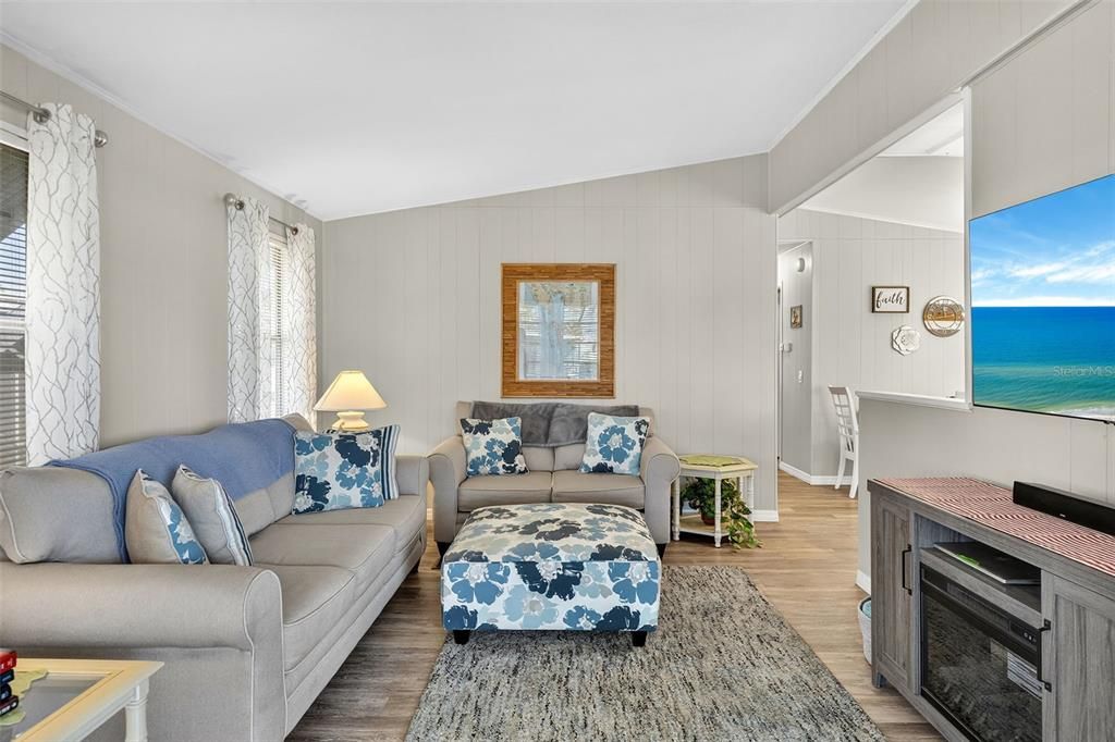 待售: $155,000 (2 贝兹, 2 浴室, 864 平方英尺)