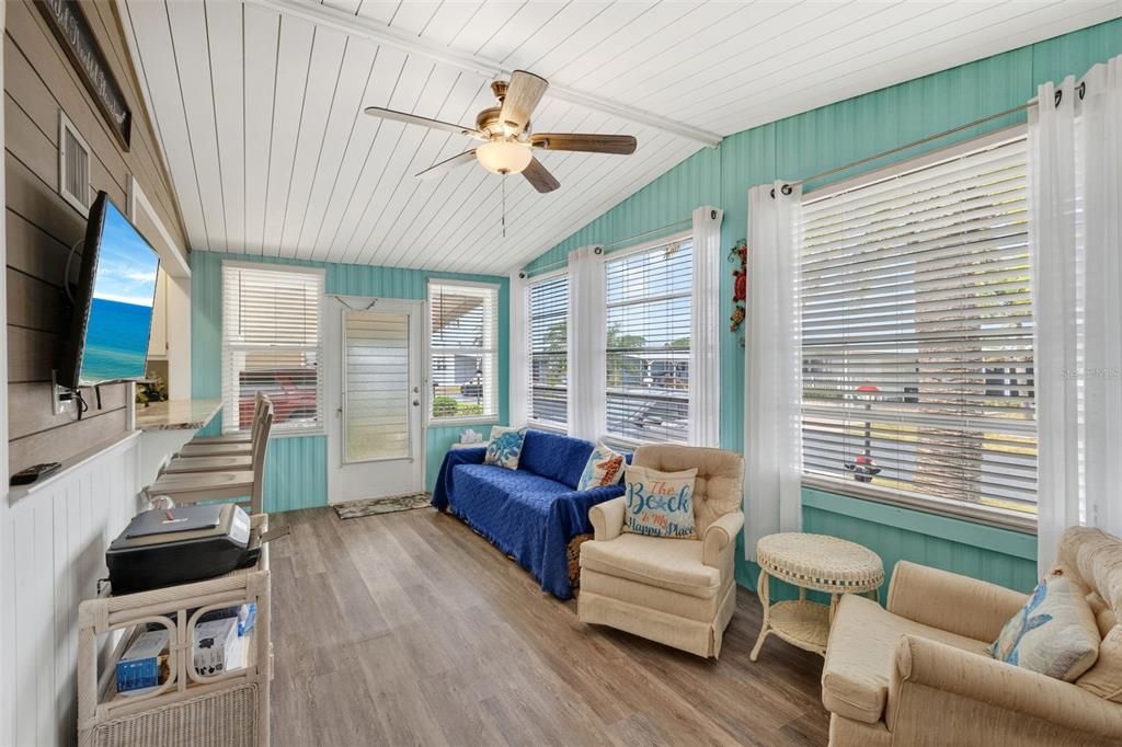 待售: $155,000 (2 贝兹, 2 浴室, 864 平方英尺)