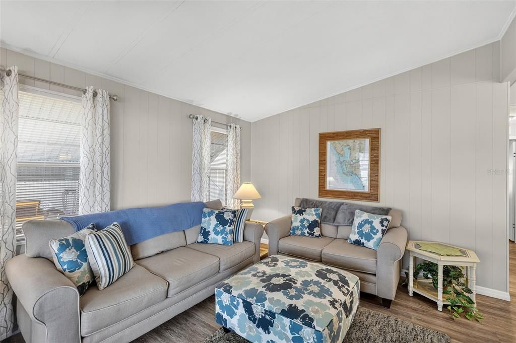 待售: $155,000 (2 贝兹, 2 浴室, 864 平方英尺)