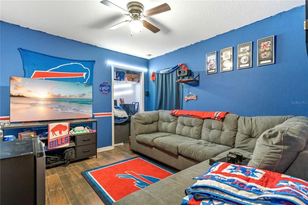 For Sale: $340,000 (3 beds, 2 baths, 1391 Square Feet)