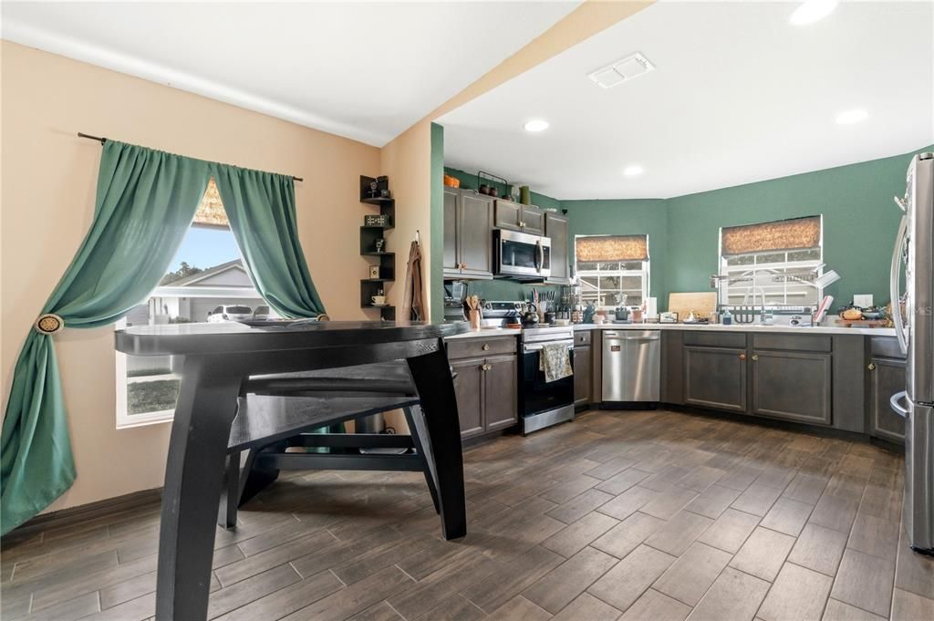 For Sale: $340,000 (3 beds, 2 baths, 1391 Square Feet)