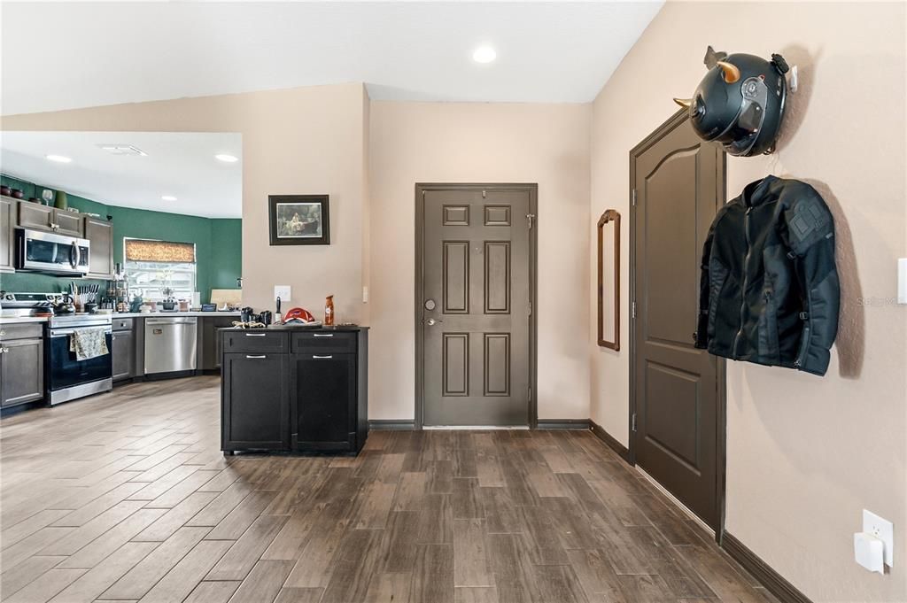 For Sale: $340,000 (3 beds, 2 baths, 1391 Square Feet)