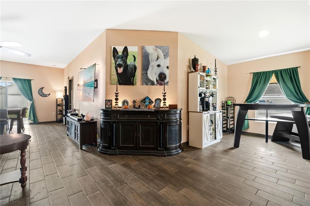 For Sale: $340,000 (3 beds, 2 baths, 1391 Square Feet)