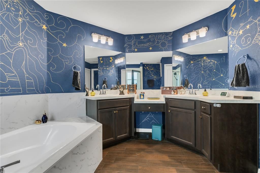 For Sale: $340,000 (3 beds, 2 baths, 1391 Square Feet)