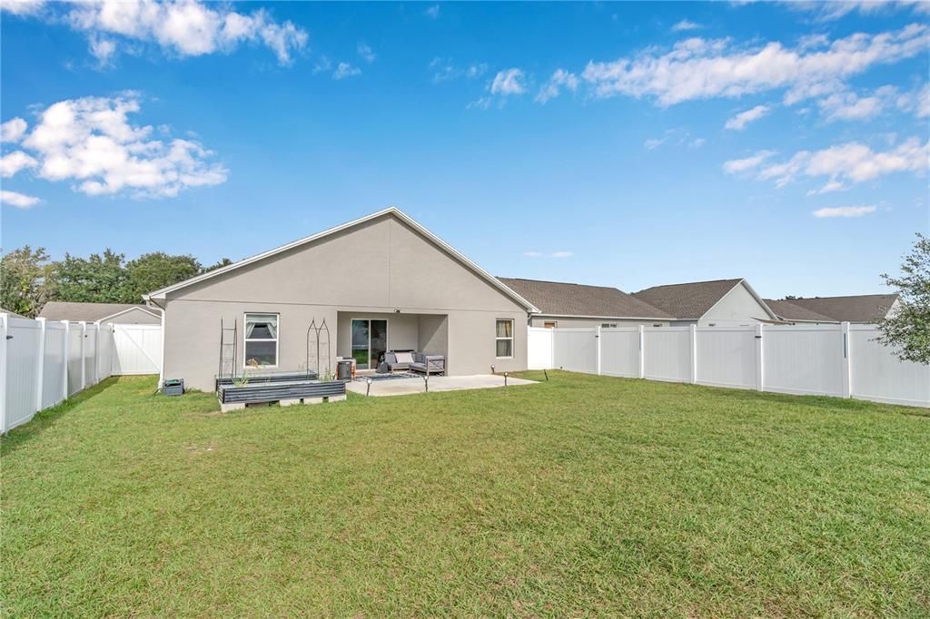 For Sale: $340,000 (3 beds, 2 baths, 1391 Square Feet)