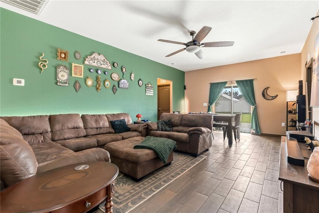 For Sale: $340,000 (3 beds, 2 baths, 1391 Square Feet)