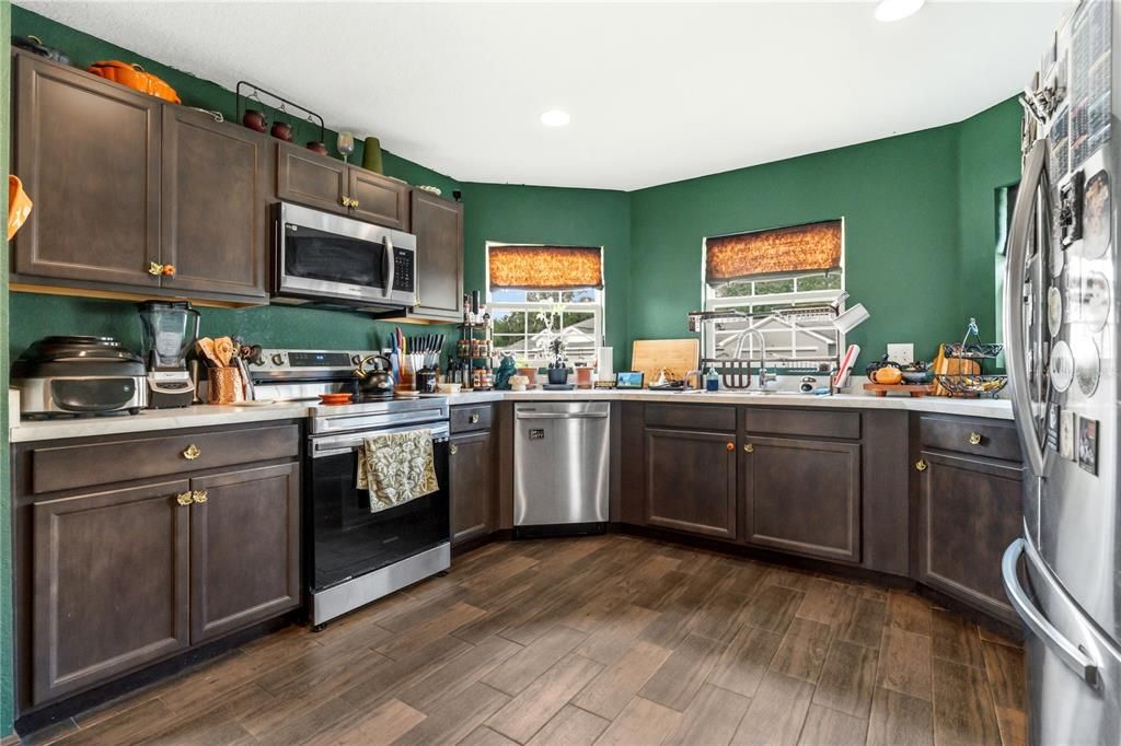 For Sale: $340,000 (3 beds, 2 baths, 1391 Square Feet)