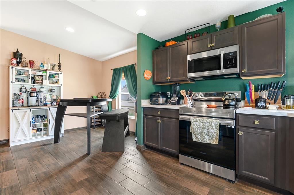 For Sale: $340,000 (3 beds, 2 baths, 1391 Square Feet)