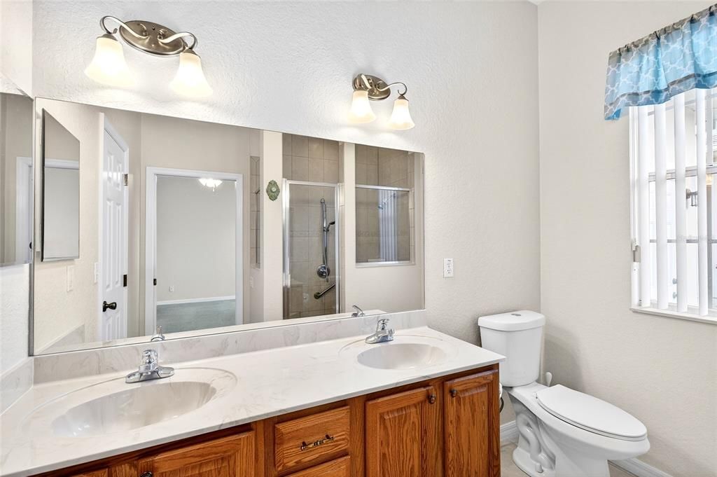 На продажу: $289,900 (3 спален, 2 ванн, 1324 Квадратных фут)