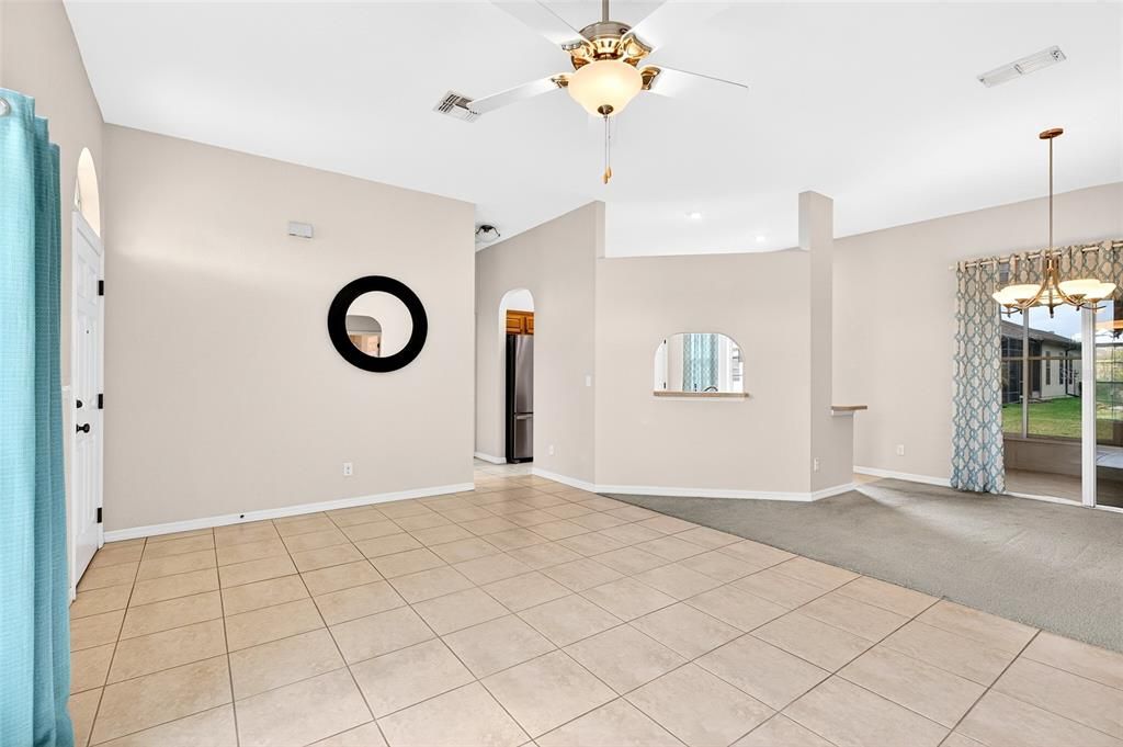 На продажу: $289,900 (3 спален, 2 ванн, 1324 Квадратных фут)