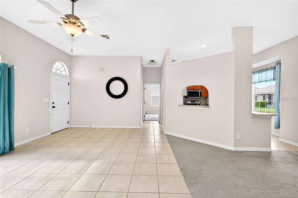 На продажу: $289,900 (3 спален, 2 ванн, 1324 Квадратных фут)