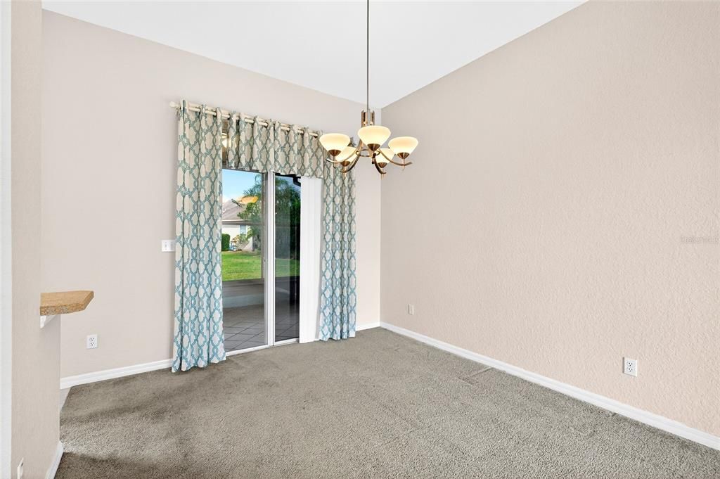 На продажу: $289,900 (3 спален, 2 ванн, 1324 Квадратных фут)