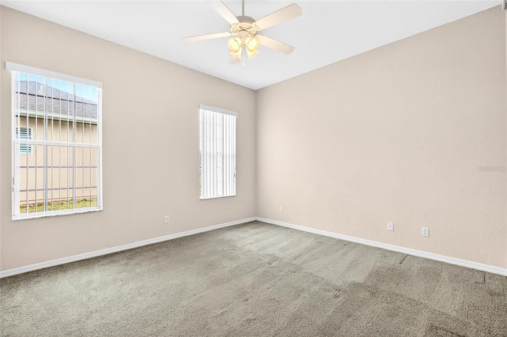 На продажу: $289,900 (3 спален, 2 ванн, 1324 Квадратных фут)