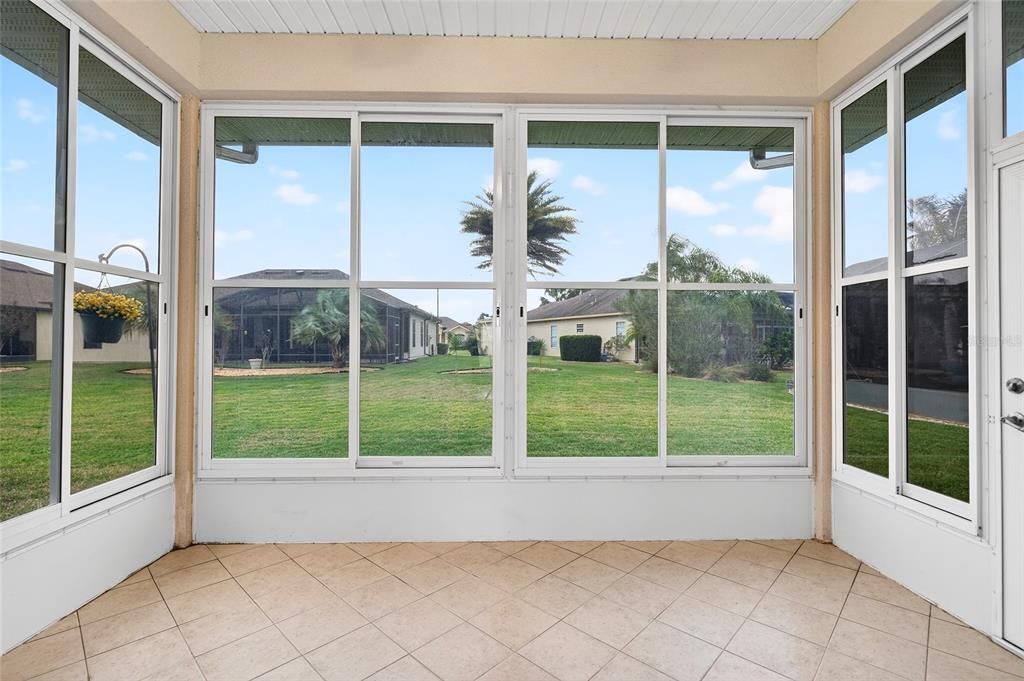 На продажу: $289,900 (3 спален, 2 ванн, 1324 Квадратных фут)