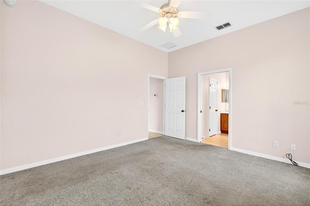 На продажу: $289,900 (3 спален, 2 ванн, 1324 Квадратных фут)