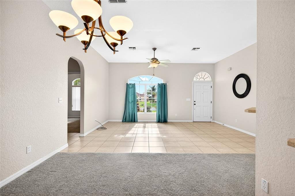 На продажу: $289,900 (3 спален, 2 ванн, 1324 Квадратных фут)