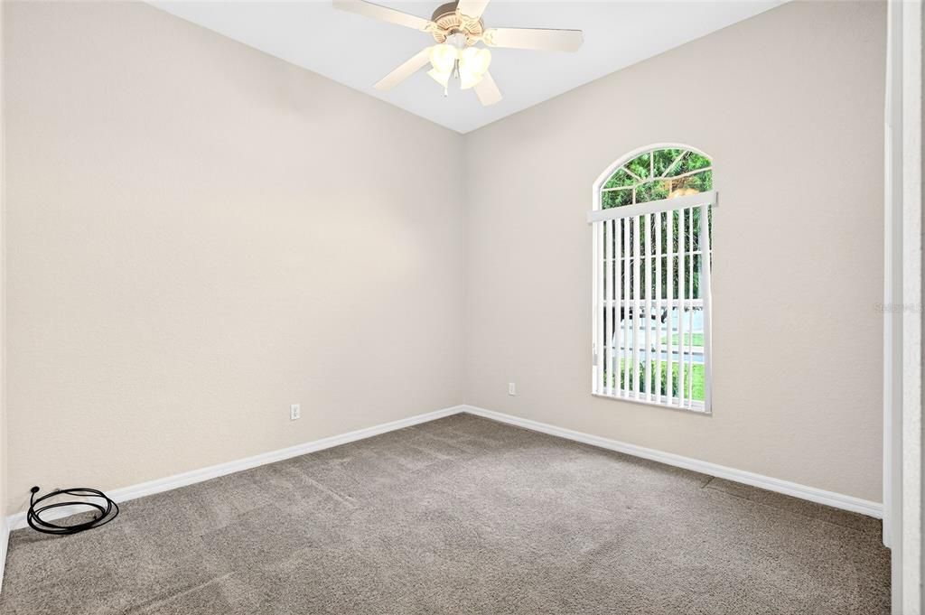 На продажу: $289,900 (3 спален, 2 ванн, 1324 Квадратных фут)