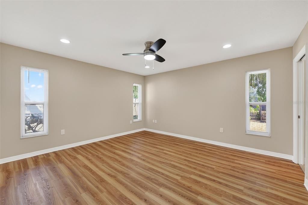 For Sale: $369,900 (3 beds, 2 baths, 1401 Square Feet)