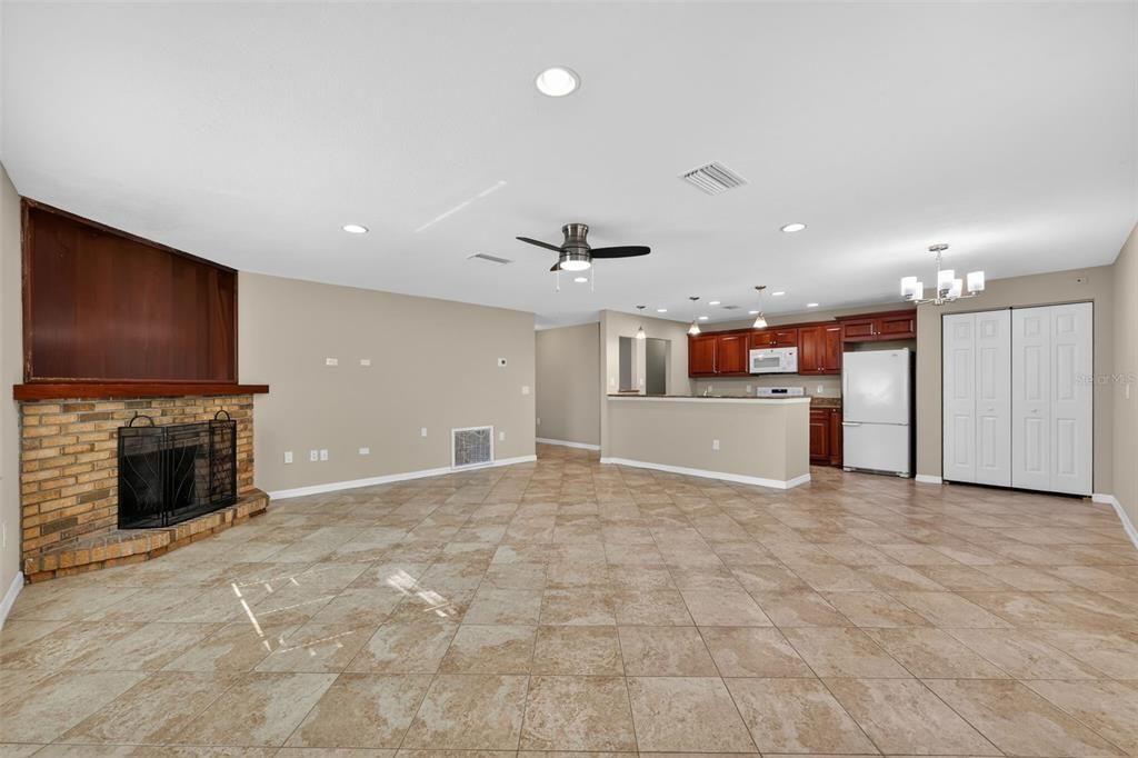 For Sale: $369,900 (3 beds, 2 baths, 1401 Square Feet)