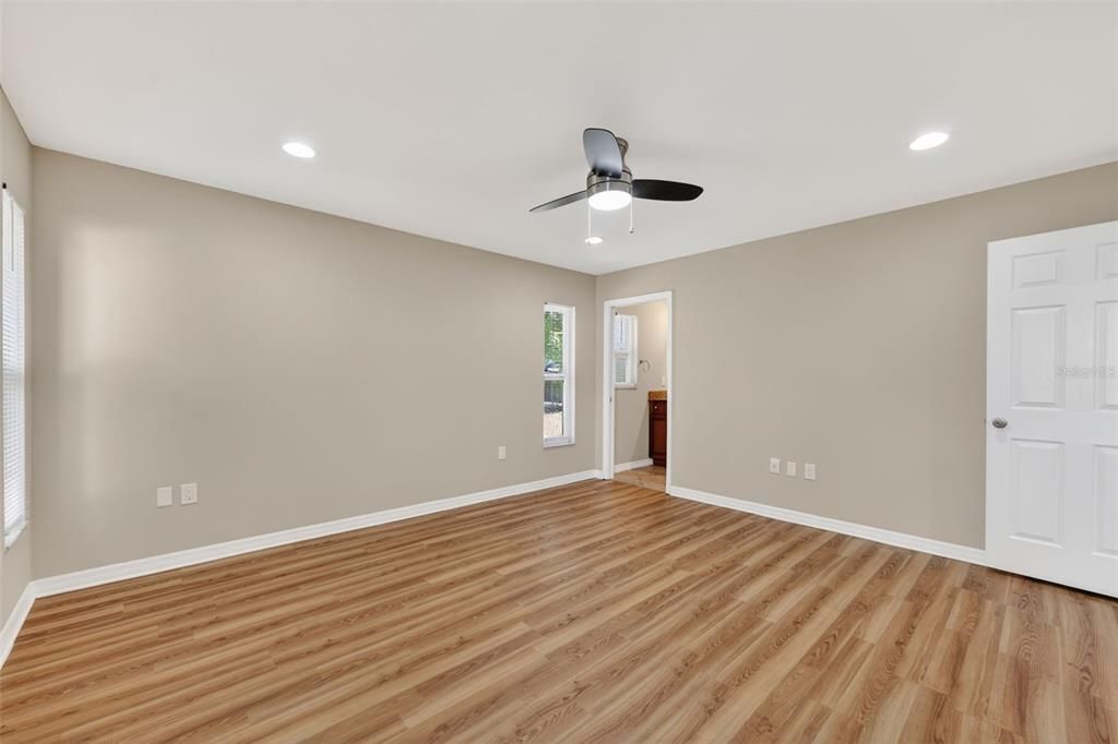 For Sale: $369,900 (3 beds, 2 baths, 1401 Square Feet)