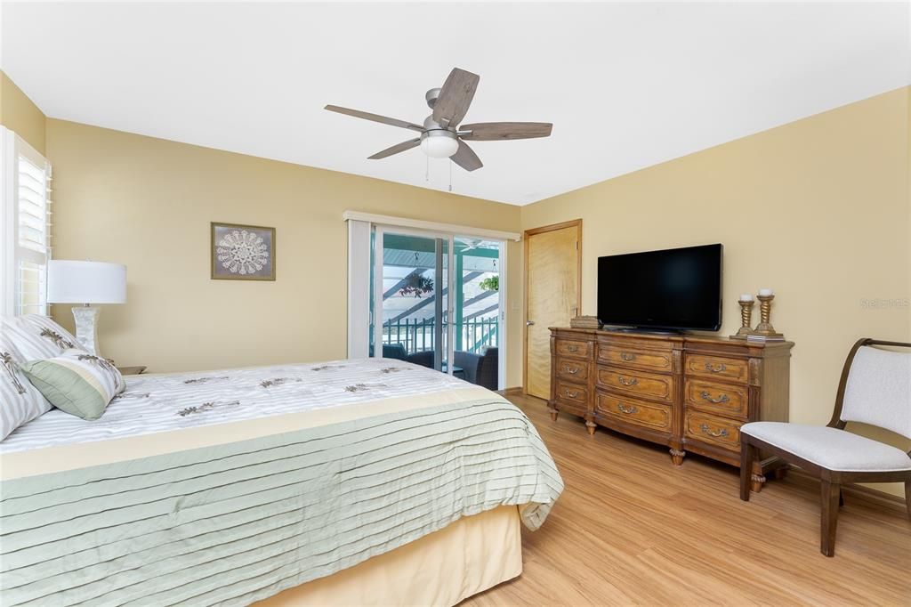 En Venta: $699,000 (4 camas, 3 baños, 2552 Pies cuadrados)