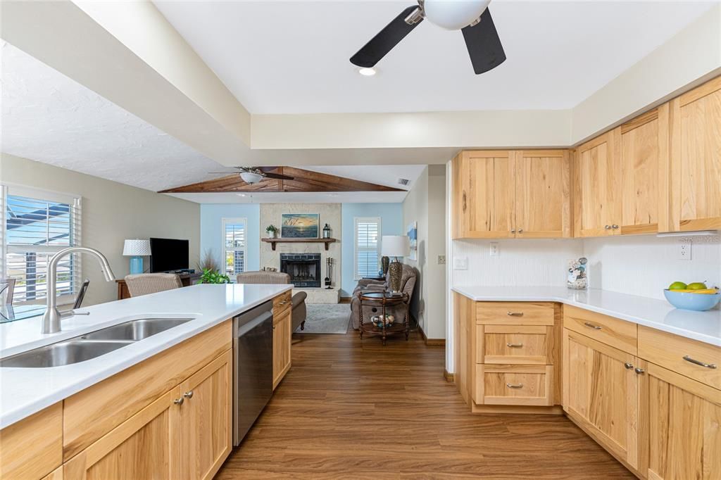 En Venta: $699,000 (4 camas, 3 baños, 2552 Pies cuadrados)