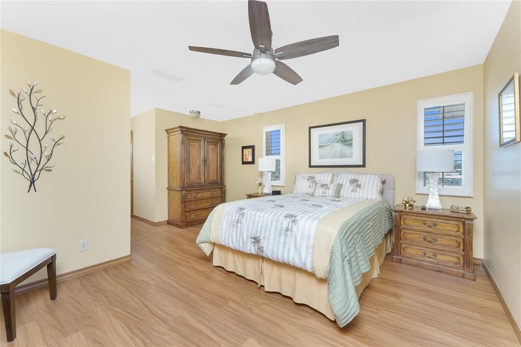 En Venta: $699,000 (4 camas, 3 baños, 2552 Pies cuadrados)