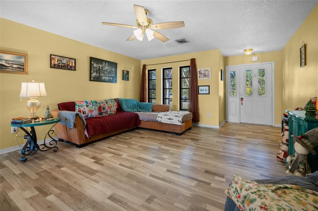 En Venta: $248,000 (2 camas, 2 baños, 1424 Pies cuadrados)