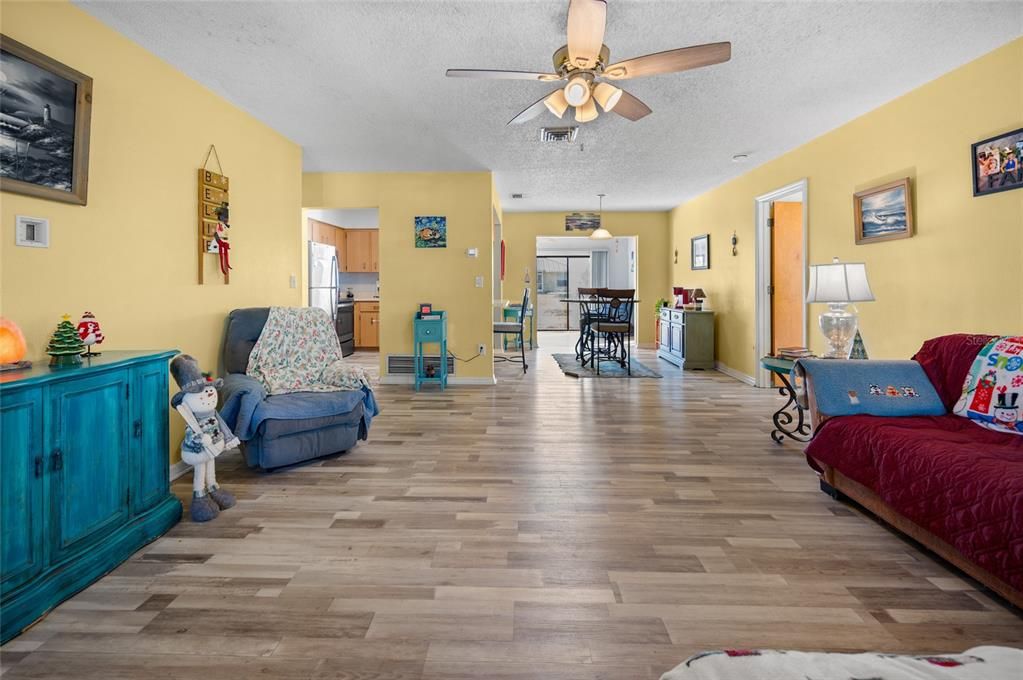 En Venta: $248,000 (2 camas, 2 baños, 1424 Pies cuadrados)