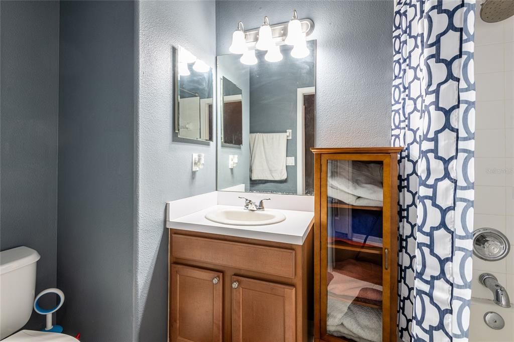 En Venta: $399,000 (5 camas, 4 baños, 2717 Pies cuadrados)