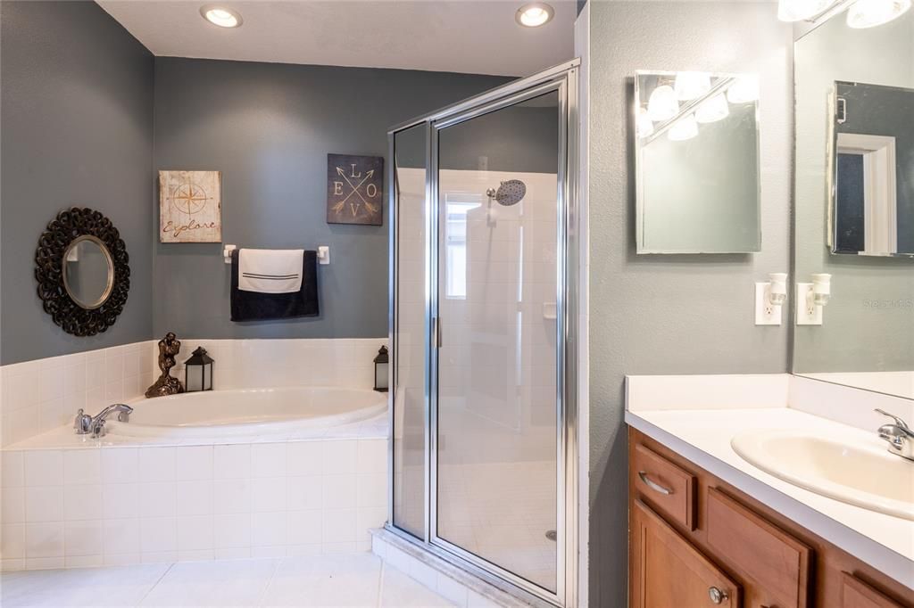 En Venta: $399,000 (5 camas, 4 baños, 2717 Pies cuadrados)